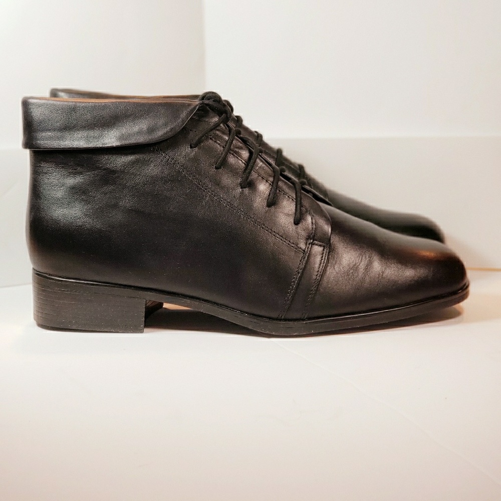 St. John's Womens Ankle Boot in Black